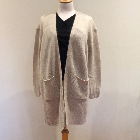 Aritzia Talula women’s cardigan sweater size XS - Picture 2 of 7